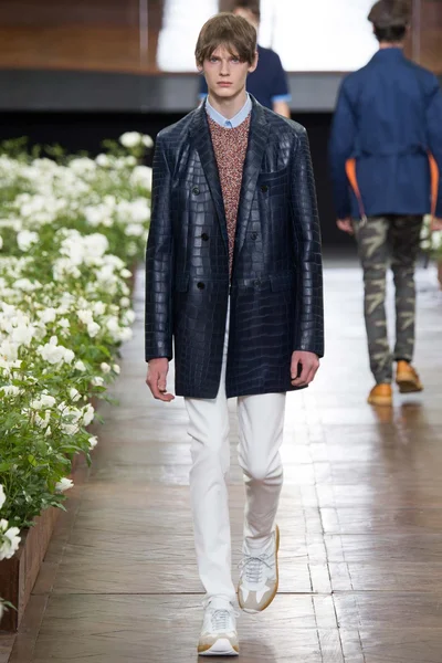 Look 35